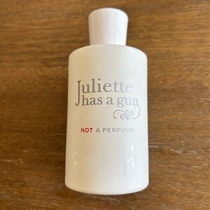 Juliette has a gun not a perfume